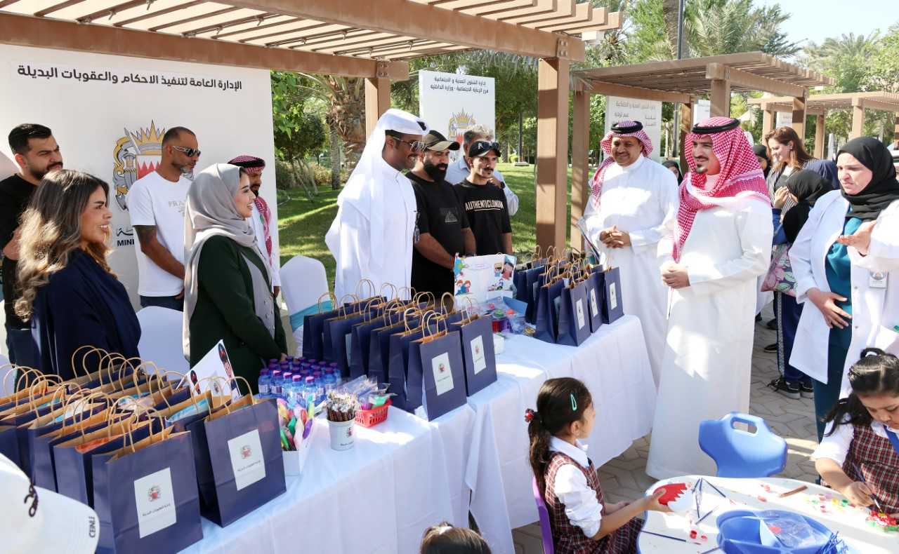 بمناسبة اليوم العالمي للطفل...  محافظ العاصمة يفتتح معرضاً لإبراز الجهود الحكومية والمجتمعية لحماية الطفل وتنمية قدراته<